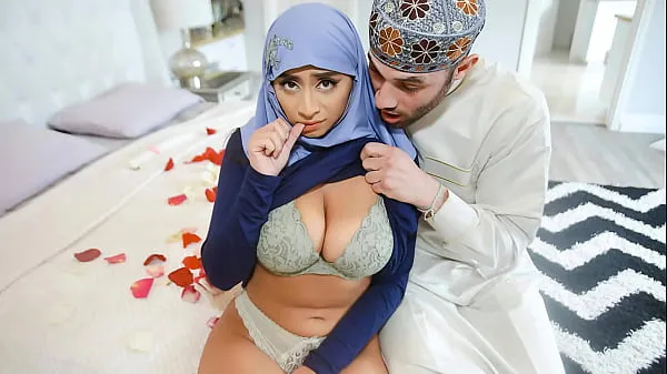 Hot Arab Husband Trying to Impregnate His Hijab Wife - HijabLust totalt rör