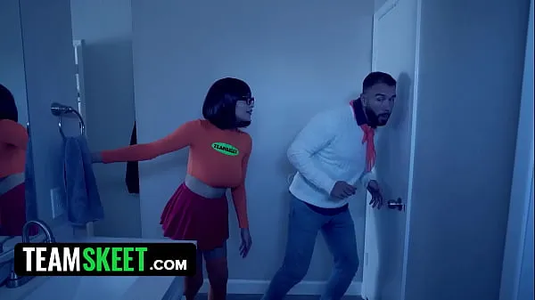 Hot Jinkies! Velma & Fred Are Trying To Solve A Mystery In A Creepy House But They Fuck Instead total Tube