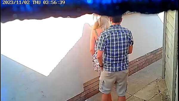 Heiße Mutiges Paar beim öffentlichen Ficken vor CCTV-Kamera erwischtGesamtröhre