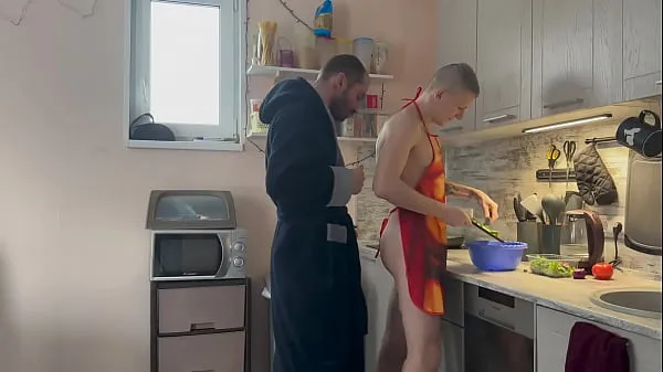 Forró The stepfather found his stepson with a bare ass in the kitchen and fucked his tight ass right on the table - 437 teljes cső