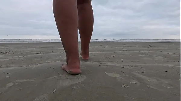 인기 총 Walking down the street and on the beach barefoot getting your feet dirty - Foot fetish개 튜브