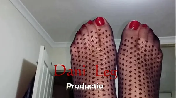 Kuuma Dani Leg in Black Dot Patterned Pantyhose with Hot Sexy Red Toenails putki yhteensä